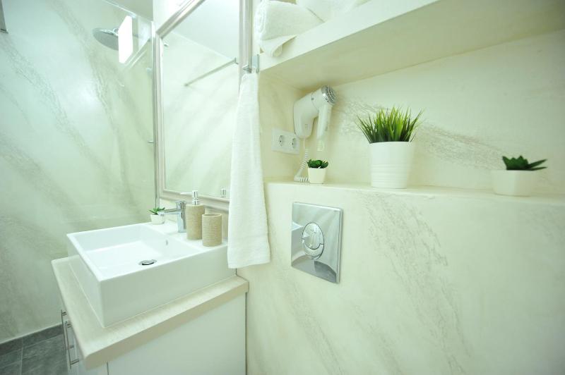 Bella-Isa Apartment Central - image 15