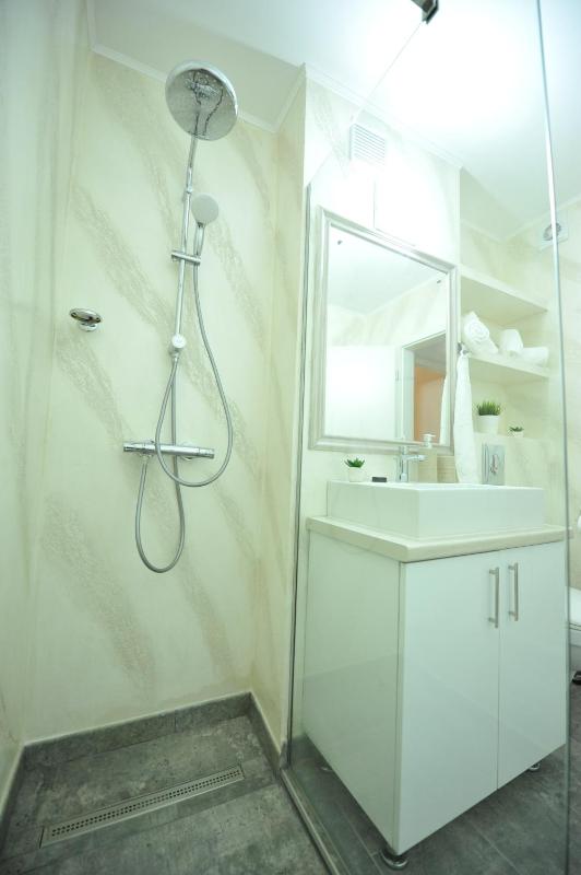 Bella-Isa Apartment Central - image 12