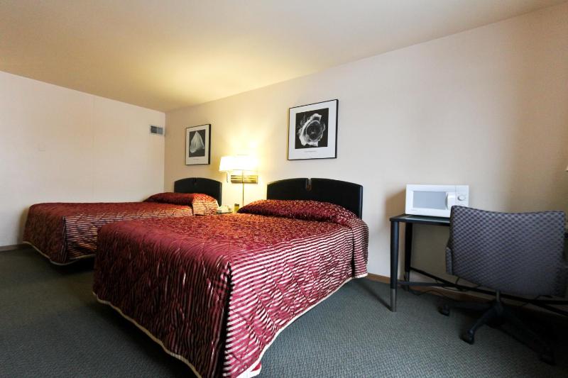 Queen Room with Two Queen Beds image 3