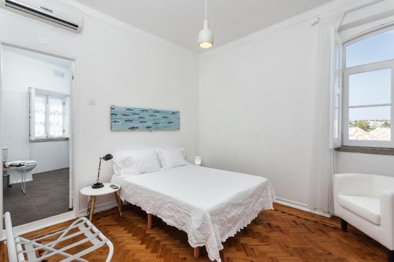 Double Room with River View and Private Bathroom image 1