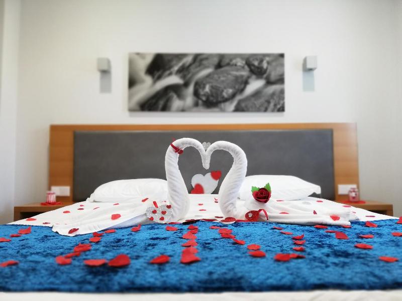 One-Bedroom Apartment image 3