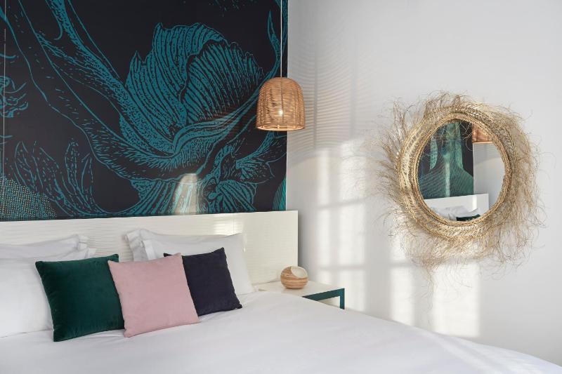 Deluxe Sea View Suite image 1