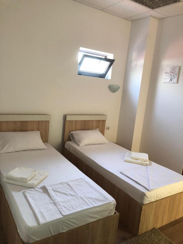 Twin Room image 2