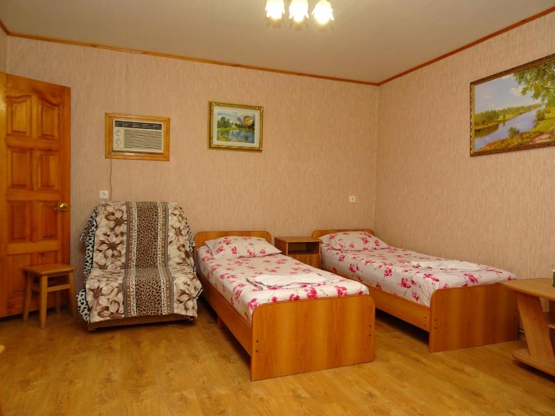 Twin Room with Shower image 3