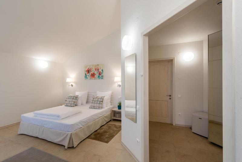 Large Double Room image 3