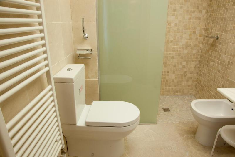 Double or Twin Room image 4