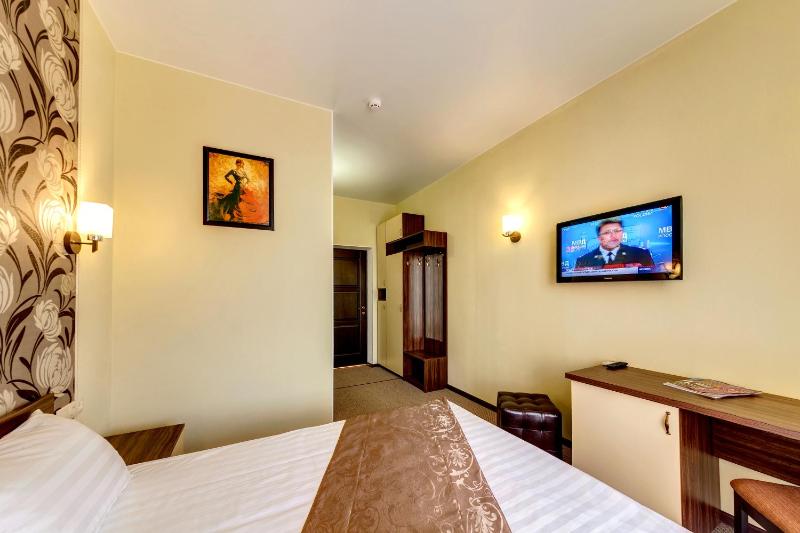 Double Room image 3