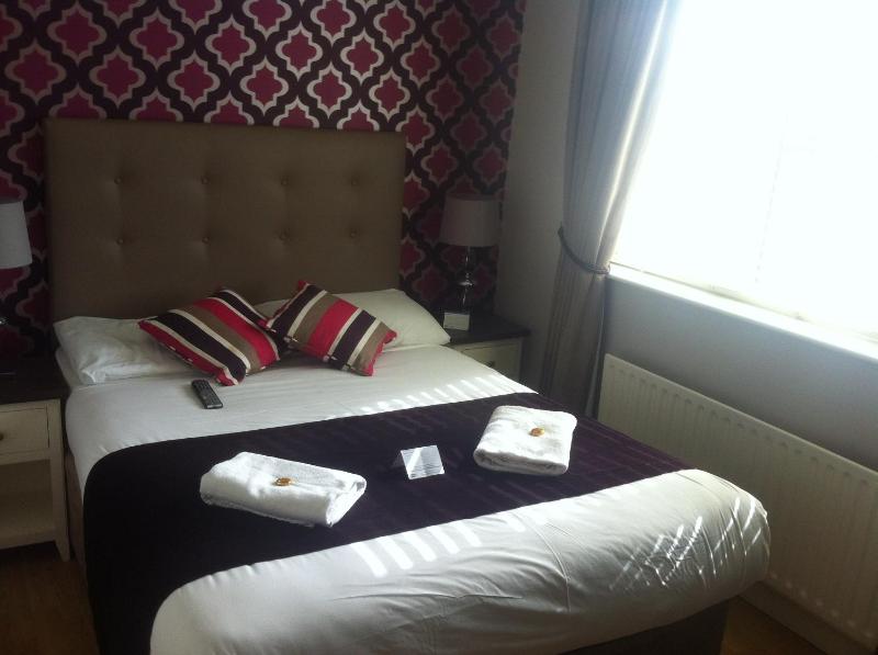 Twin Room image 2