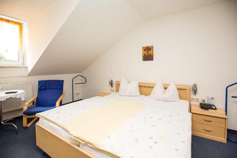 Double Room image 4