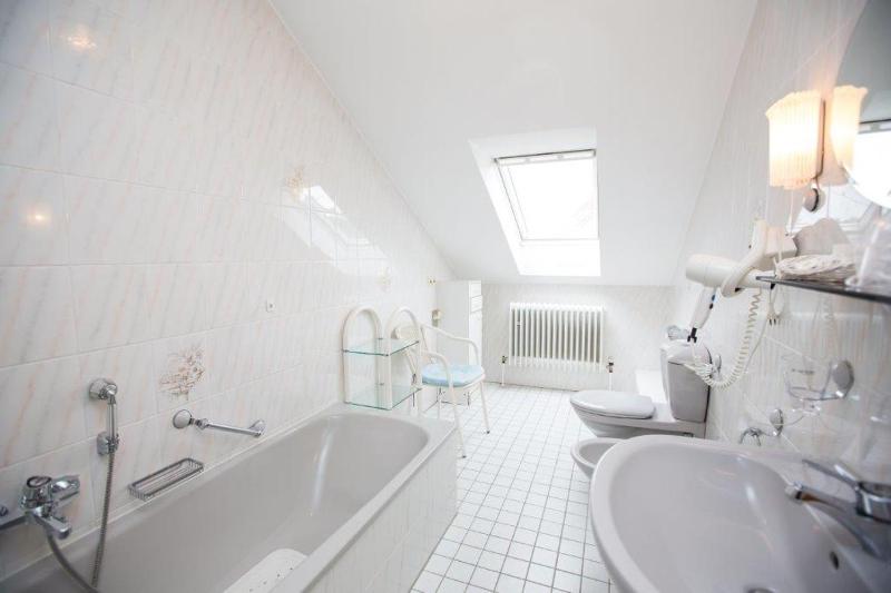 Double Room image 3