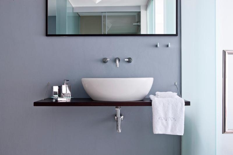 Superior Sea View Suite image 2