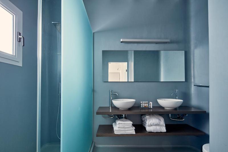 Superior Sea View Suite image 3