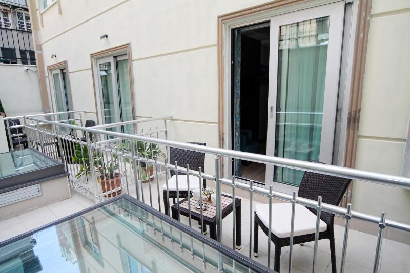 Standard Double Room with Balcony image 3