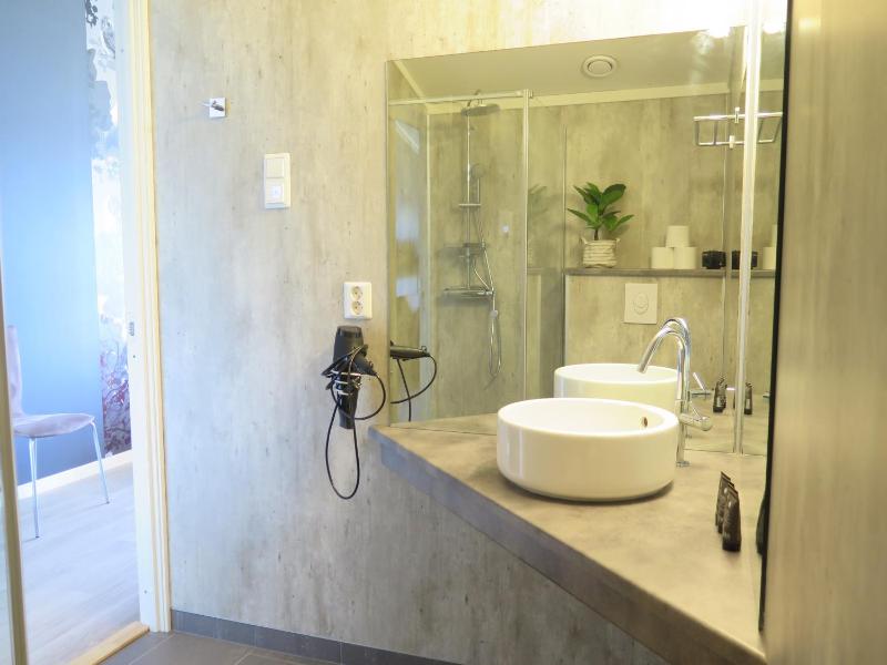 Superior Double Room with Sea View image 3