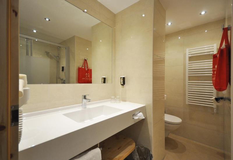 Budget Double Room image 3