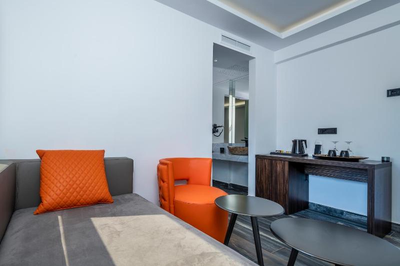 Standard Double Room image 2