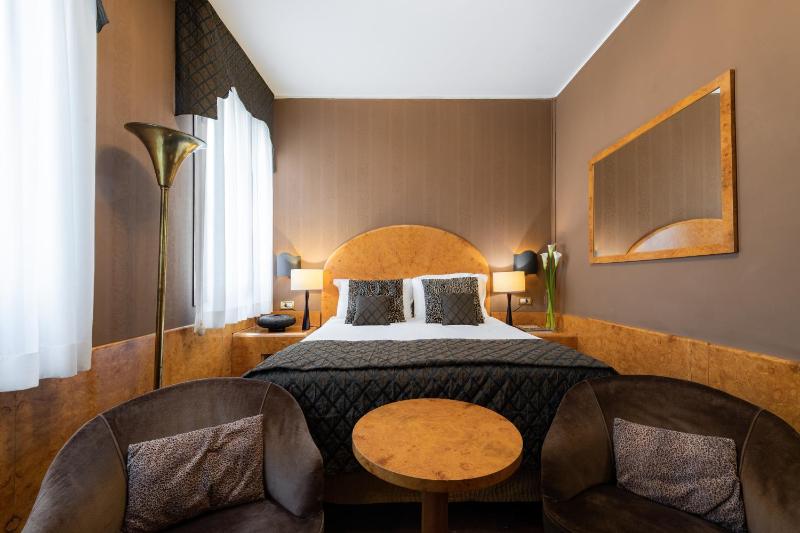 Superior Double Room image 1