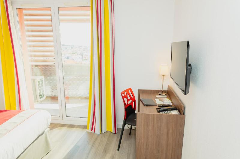 Comfort Studio Twin with Balcony image 3