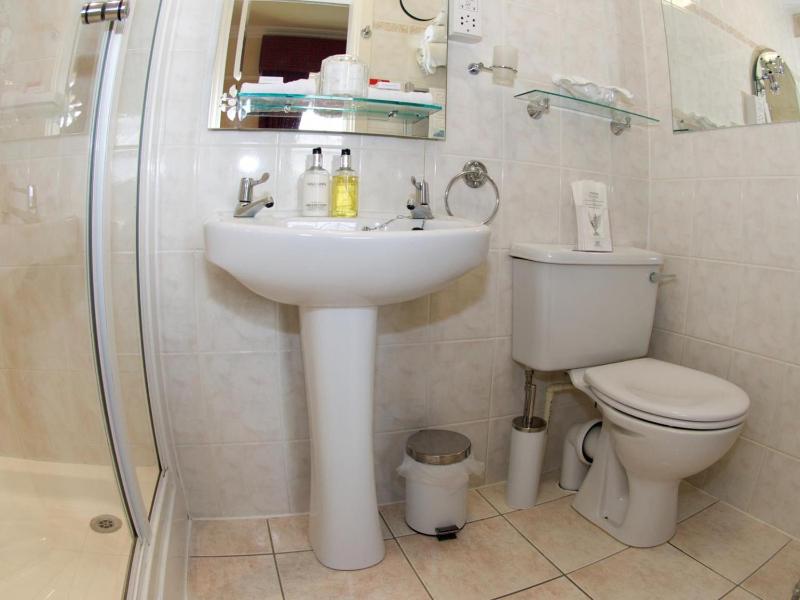 Twin Room with Shower image 3