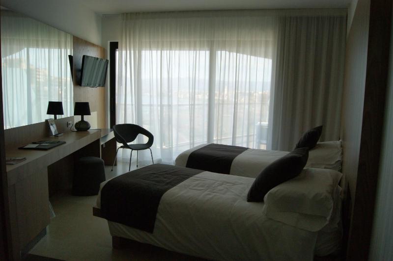 Twin Room image 2