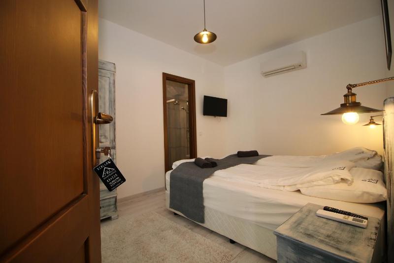 Standard Queen Room image 2