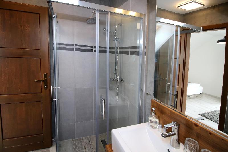 Deluxe Triple Room image 4