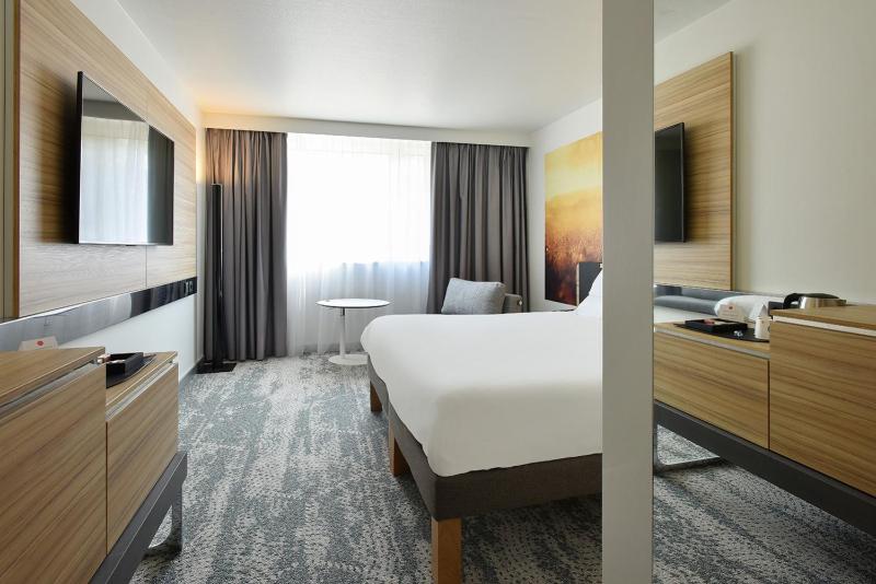 Superior King or Twin Room with Sofa Bed image 3