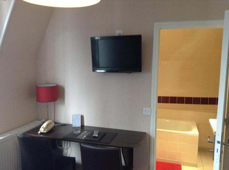 Family Room image 4