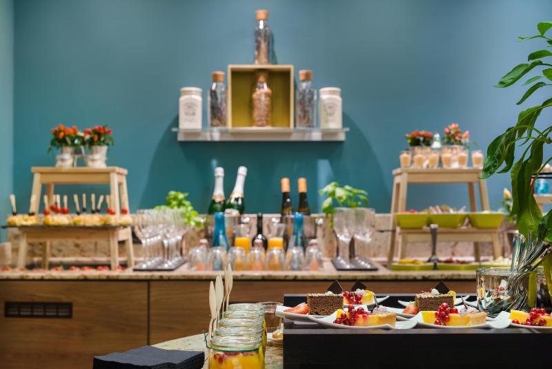 Superior Room with Executive Lounge Access image 2