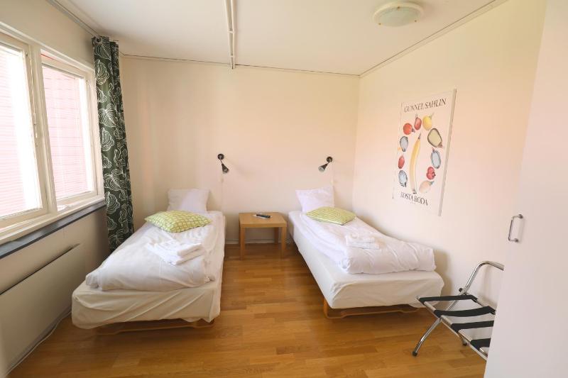 Budget Twin Room image 3