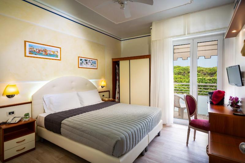 Double Room image 1