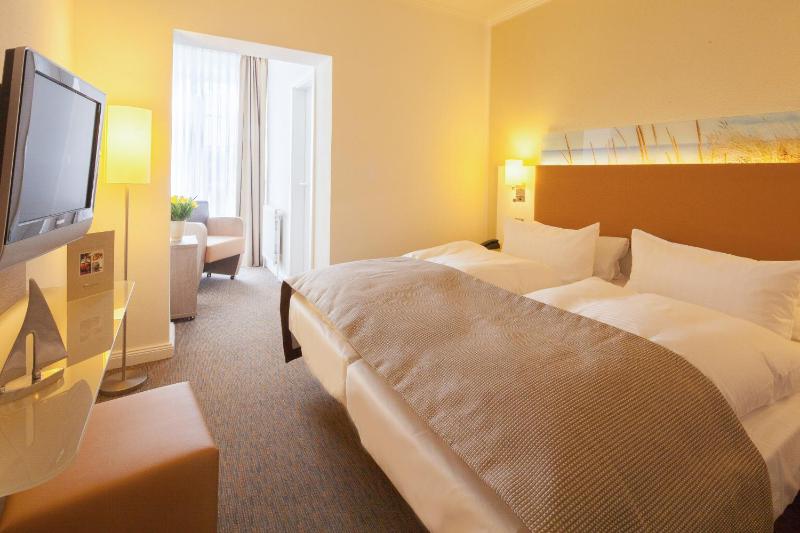 Double Room image 4