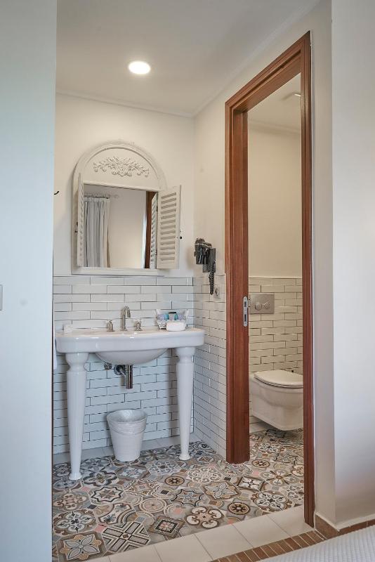 Standard Double Room image 3