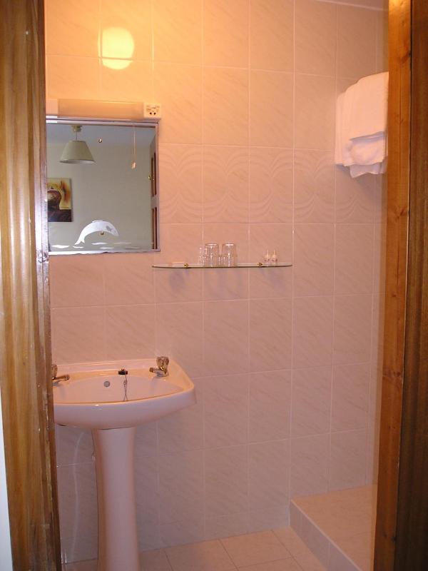 Quadruple Room image 2