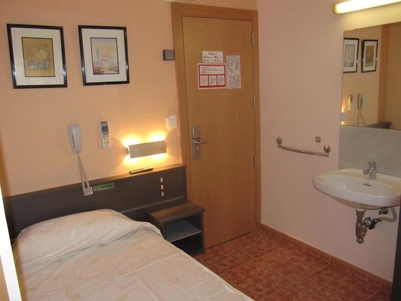 Single Room image 1