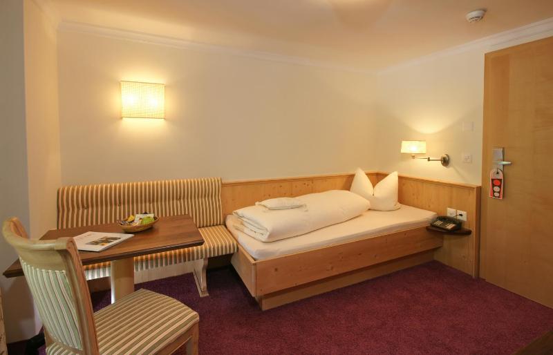 Standard Single Room image 3