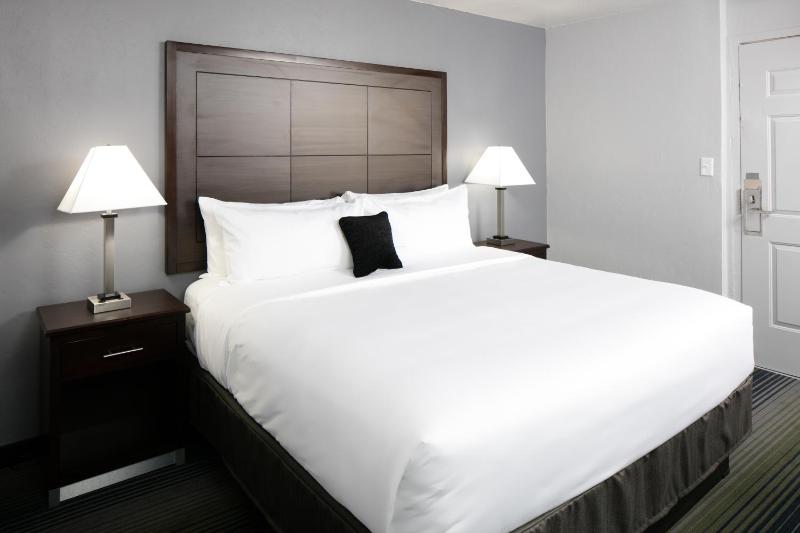 Red Lion Inn and Suites Tucson Downtown - image 32