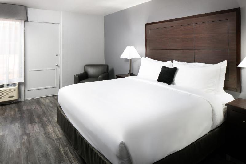Red Lion Inn and Suites Tucson Downtown - image 24