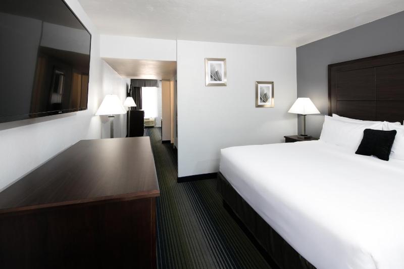 Red Lion Inn and Suites Tucson Downtown - image 4