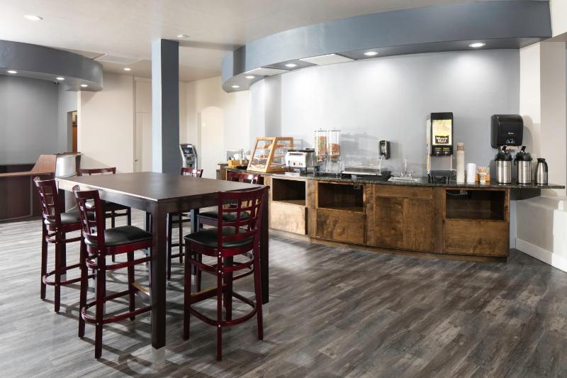 Red Lion Inn and Suites Tucson Downtown - image 27