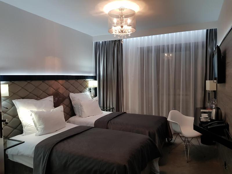 Superior Twin Room image 1