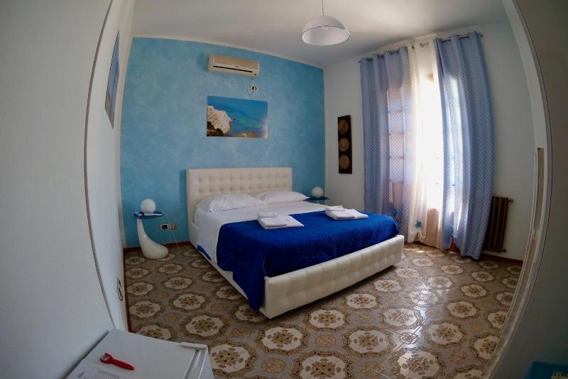 Double Room with Sea View image 1