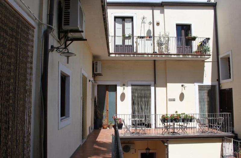 B&B Opera Catania Centro Storico - image 24