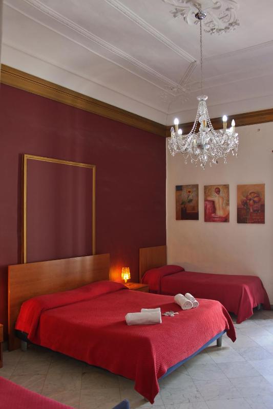 Double Room image 4