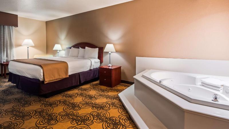 King Room with Spa Bath - Non-Smoking image 1