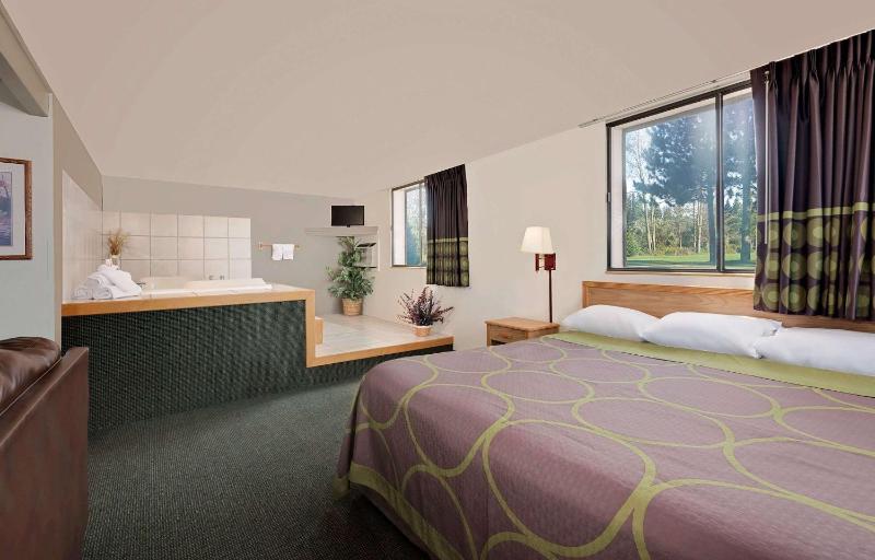 King Room with Pool View - Non-Smoking image 4