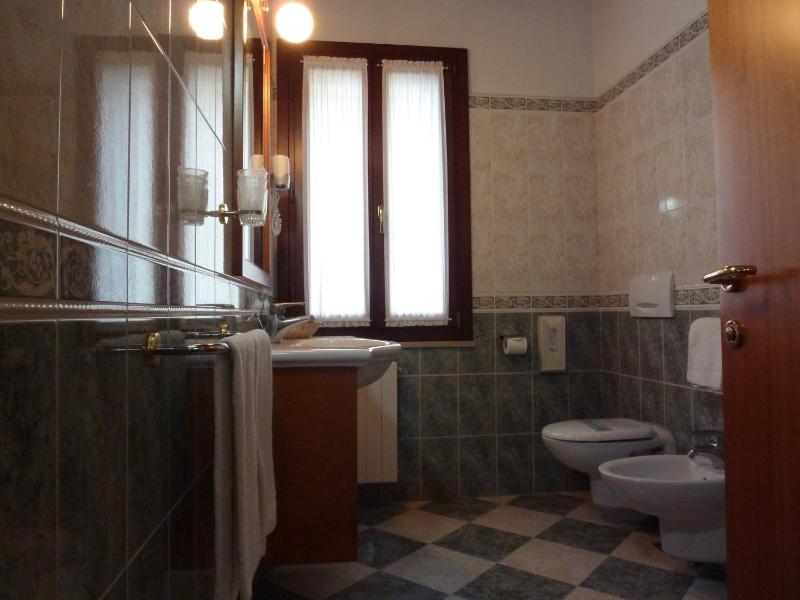 Deluxe King Room image 1