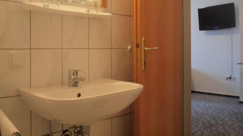 Quadruple Room image 2