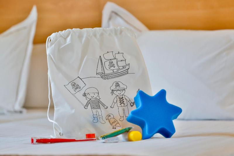 Quadruple Room (2 Adults + 2 Children) image 2