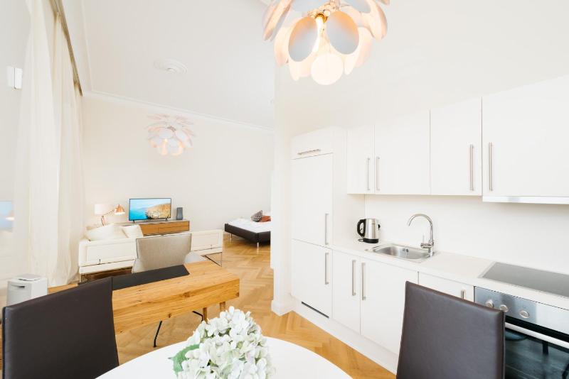 Grand Suite with Fountain view image 1